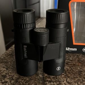 Bushnell Binoculars/LEGEND